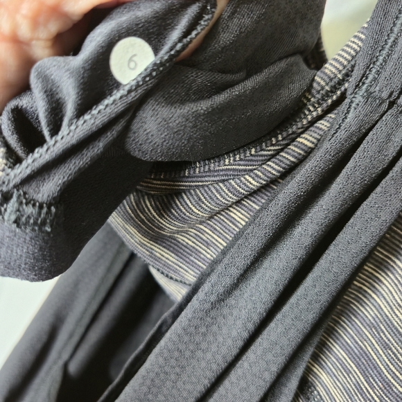 Lululemon No Limits Tank With Built In Bra Gray Stripes Size 6 - Picture 6 of 6